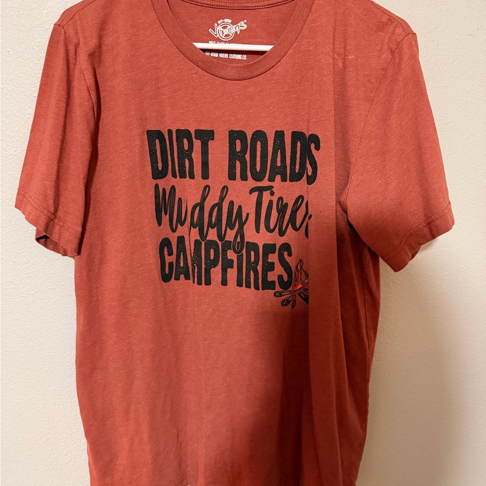 Life Is Good® Women's 'Dirt Roads Muddy Tires Campfires' Short Sleeve Tee - Rust